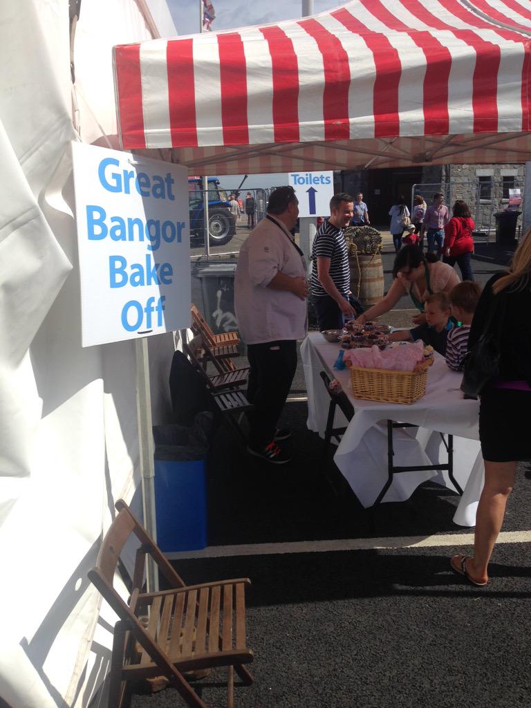 The sun is out and there's even free cupcakes for kids  #seabangor