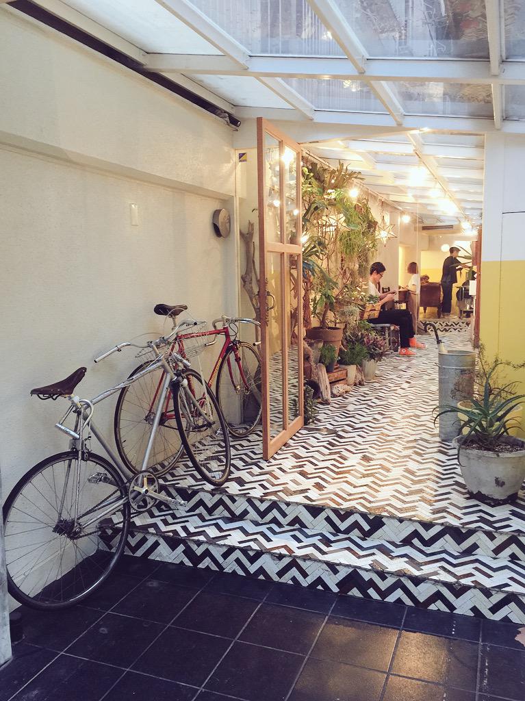 yuriyr's tweet photo. In between spaces of Tokyo. #jpAdventureTime http://t.co/PJaqJRcqNY