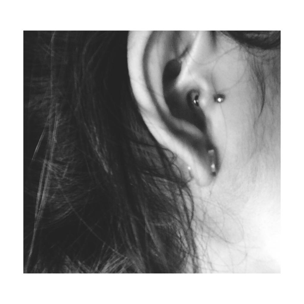 obeytiff's tweet photo. Tragus y tatu hechos👌 http://t.co/K87dLIPoDO