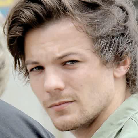 1DUpdatingIndo's tweet photo. Is he trying to kill me or something? 😭😭 -Adine http://t.co/iDQSK28Eaj