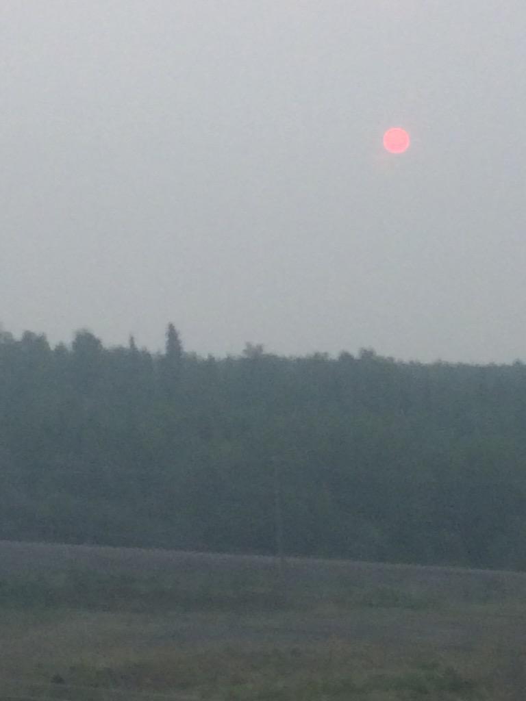 taterbro's tweet photo. Smokey Sun 5:30am Friday, Inuvik, NWT http://t.co/H9qat7RhQo