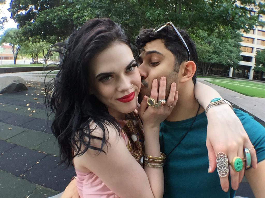 Advil's tweet photo. WHY DOES HARRY STYLES WITH MAKEUP ON LOOK LIKE MY GIRLFRIEND WHAT THE FUCK http://t.co/KUFdxr5hnC