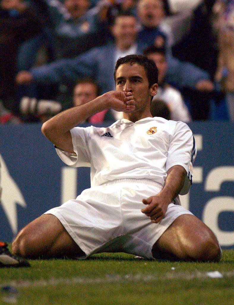 Madridismoreal's tweet photo. ¡Hoy es el cumpleaños de una leyenda del madridismo! 
1 RT = ¡FELICIDADES RAÚL! #genius http://t.co/ROPbPgvSYp