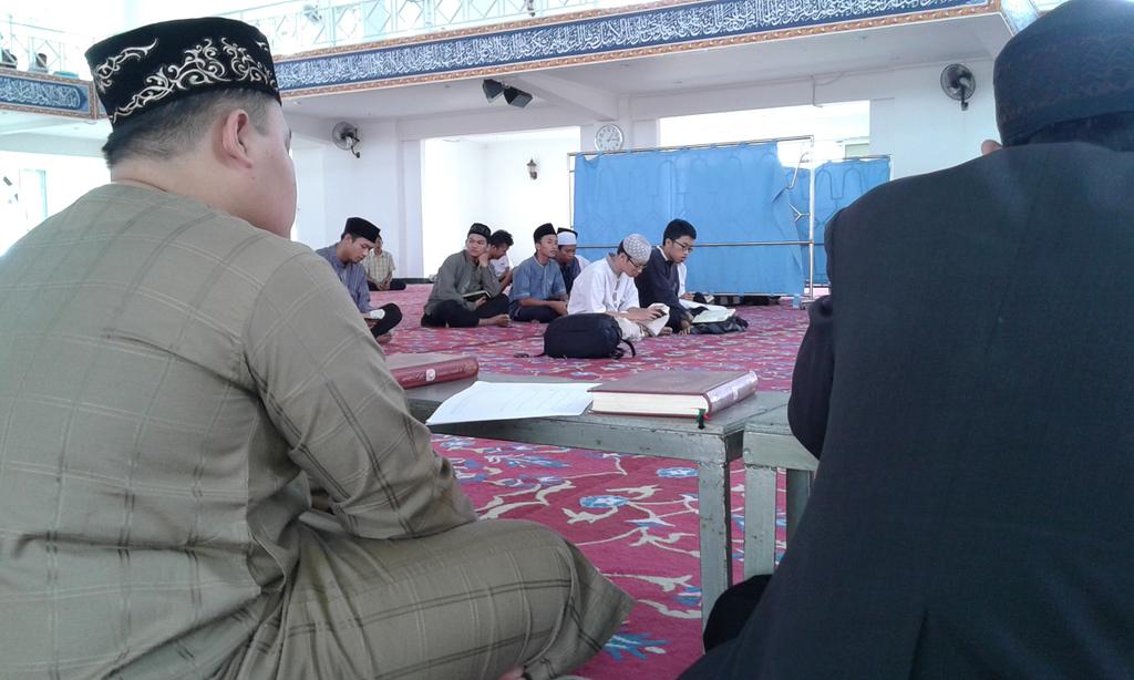 anmulombok's tweet photo. Subhanallah... tengah berlangsung festival Ramadhan, kategori MHQ 10 Juz @andalusiaic
@SyafiiAntonio @SeputarTazkia http://t.co/9ZPQQ5YlHa