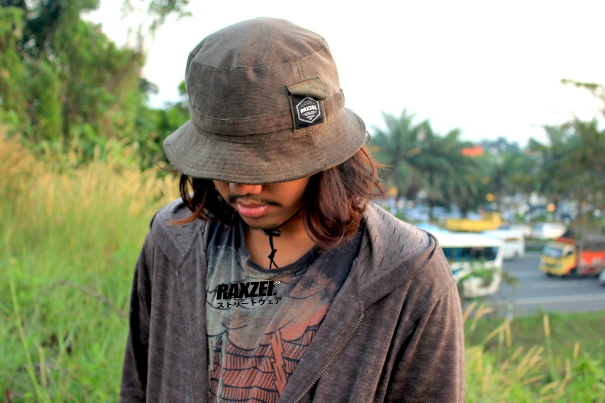 Bucket hat 'JUNGLE FORCE ARMY' | IDR 95.000 | Order SMS/WA: 0818694400 BB:51C4D786 | AVAILABLE AT OUR STORE