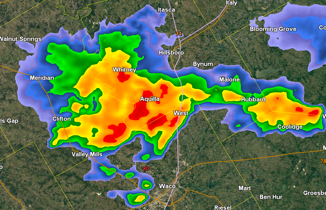 NWSFortWorth's tweet photo. 149am: Cluster of storms w/locally heavy rain 1-2" to cause minor flooding. Flood Advy til 345 am. #ctxwx #txwx http://t.co/6ftbZgoE9a