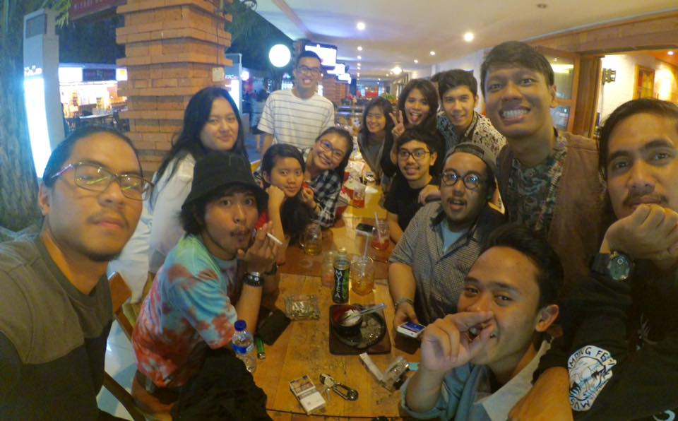 IMAGISTISI's tweet photo. Buka Bersama ceunah dengan dosen, alumni, dan mahasiswa magang yang sedang berada di Jakarta semalem. Foto: CB http://t.co/p6dFEmAlAl