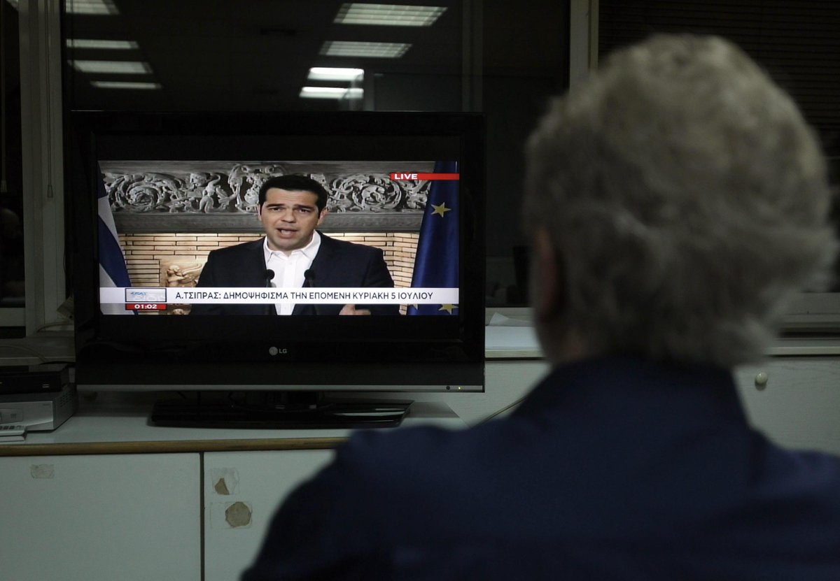 elconfidencial's tweet photo. Grecia desafía a Europa con un referéndum para el 5 de julio sobre la oferta de la troika. 
http://t.co/uub63Qmz1L http://t.co/9oTjp6Pqyt