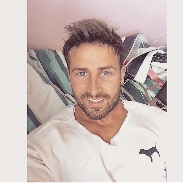drchrisspearman's tweet photo. All about that Saturday selfy 😘✌️ http://t.co/l5MoLu85fg