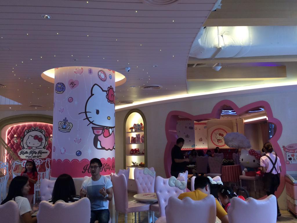 jirapreeyaice's tweet photo. มุ้งมิ้งตั้งแต่อาหารยันพนักงาน คืออแบบบอร่อยไปอีกก😋😋💕💕 #hellokittyhouse http://t.co/lMrLg4Ka7H