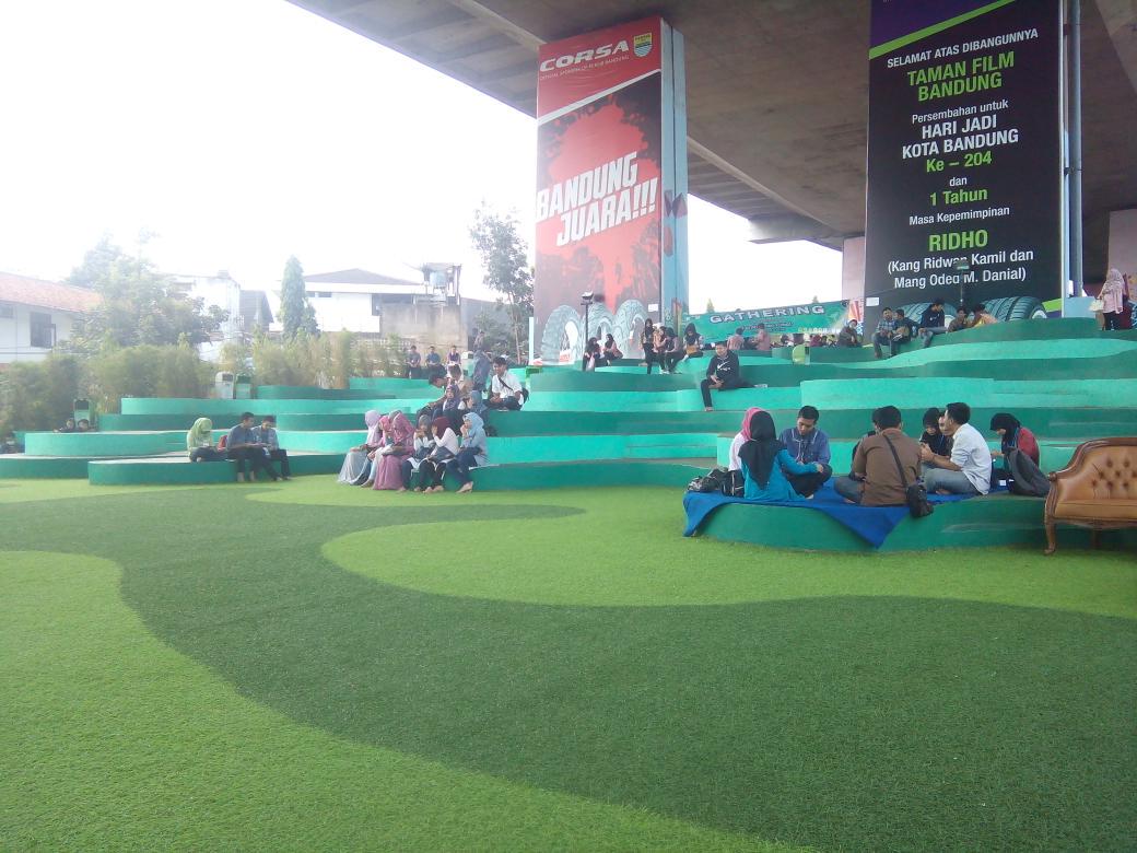 gathismaf2015's tweet photo. Ayo kawan2 yg sudah registrasi dtunggu kehadiranya di Taman Film😀 cc: @ismafPriangan @ISMAFARSI @bemstfb @BPM_STFB http://t.co/tDeDGlUH4a