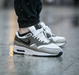 ATN_Shoes's tweet image. #ReadyStock #BrandNewInBox Nike Air Max 1 Essential Summit White/Black Dark Dune. Size: 41. IDR: 850.000 #infocasuals