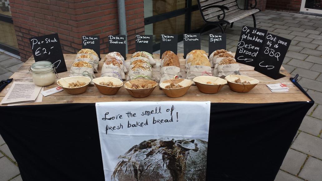 JohnzBakery's tweet photo. We zijn er weer klaar voor. #desem brood @JohnzBakery @ http://t.co/OtqqGQK5ws http://t.co/syaaZv4Q3L