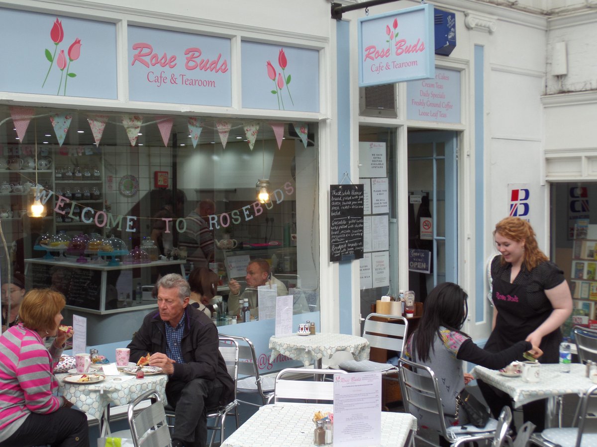 HitchinNetwork's tweet photo. Don't forget Rose Buds Cafe next Saturday 4:30-6:30. http://t.co/zABxHPK9v1