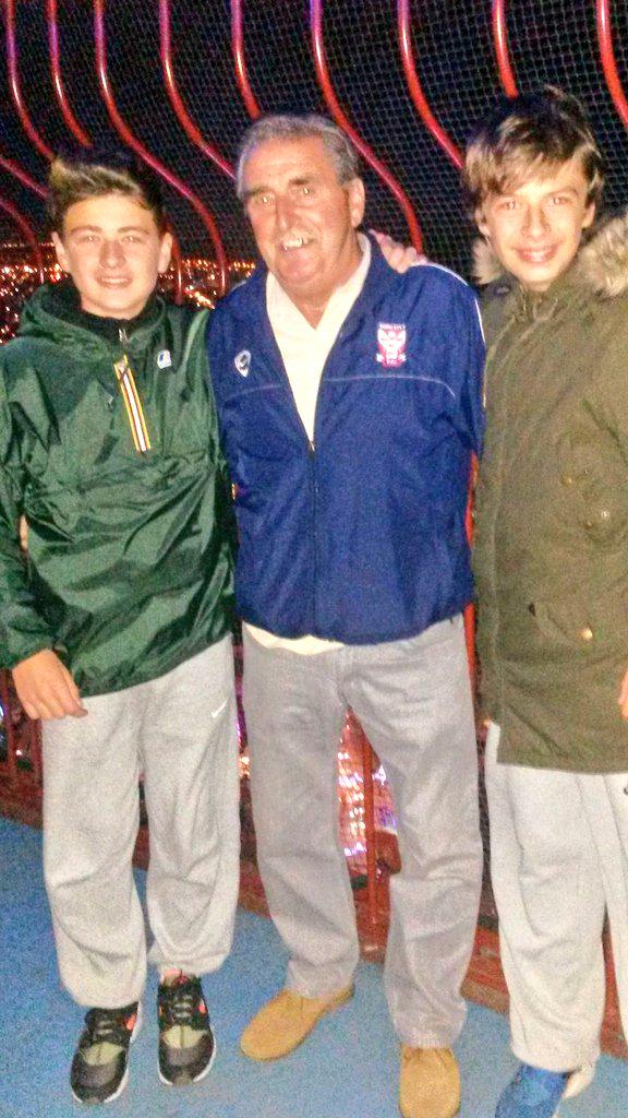 _Anders71_'s tweet photo. Happy bday to my dad Rog. I dont no how old he is but I no hes cany good like #rogwear #rogtechnology #faxis #lovehim http://t.co/4K4cXx7JDU