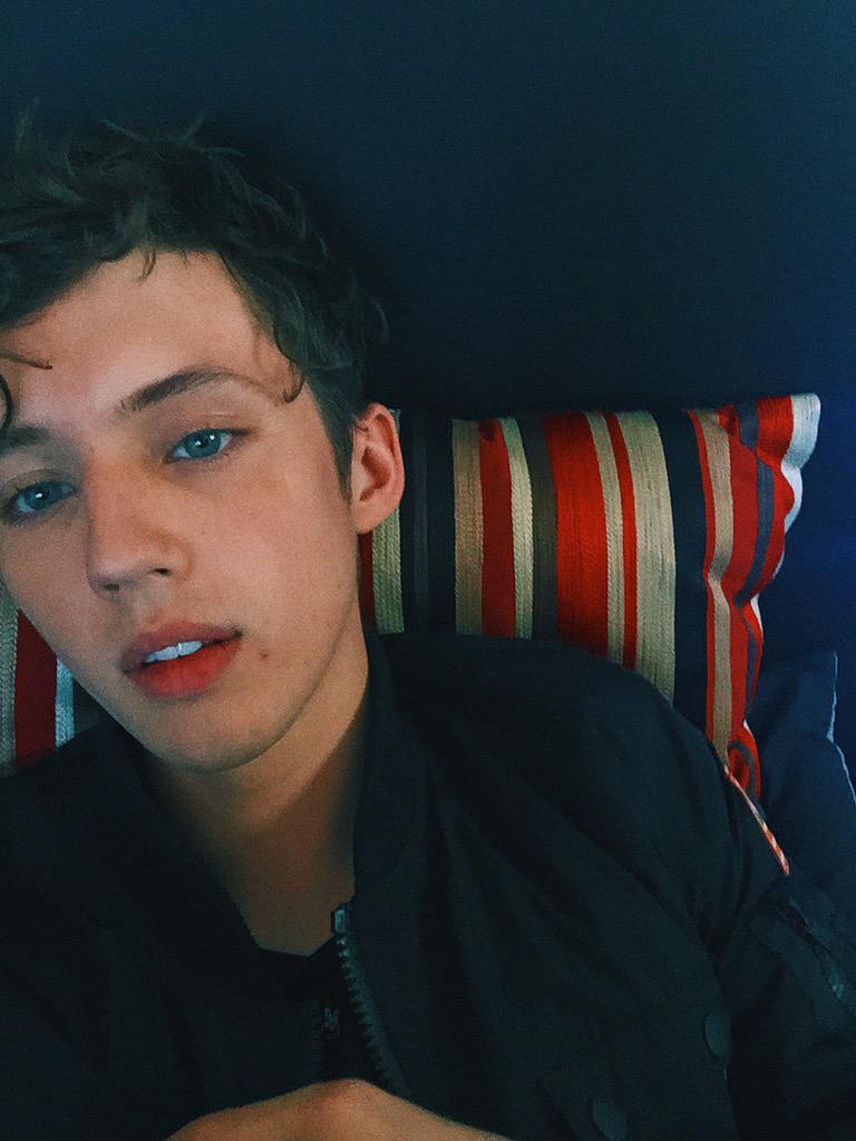 When u tryna remember what u were doin then u remember u were taking selfies