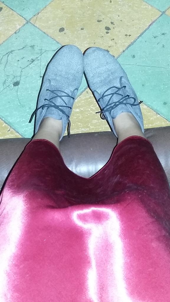 honfinity's tweet image. Hasukashii~! Di nakayanan ang heels~!