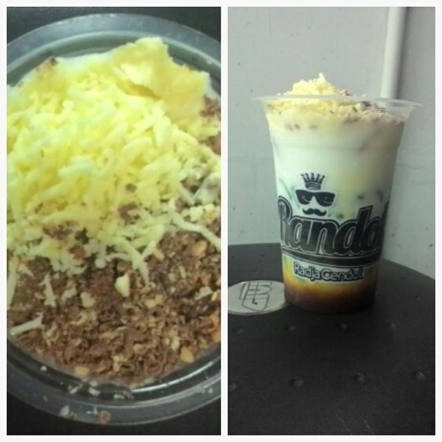 RandolBksTimur's tweet photo. Sekitaran Bekasi Timur yuk melipir ke #Randolbkstimur dapatkan varian @RadjaCendol kesukaan muuuu.. ^^ http://t.co/6sAAPCov34
