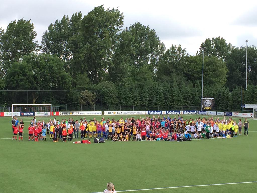 mirtros's tweet photo. @sportbelangSGK Het 4e internationale autisten voetbaltoernooi gaat beginnen! http://t.co/aI3crpAG7I