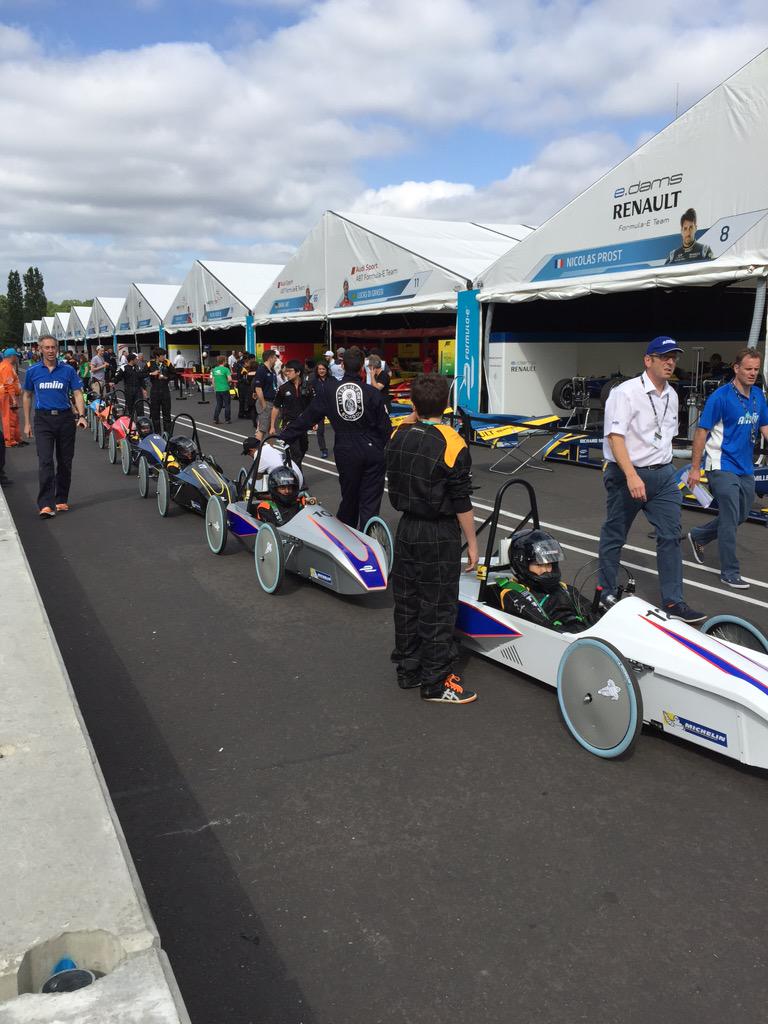 bankholidays's tweet photo. FE School Series ready to exit the pits...@FIAformulaE #BatterseaePrix http://t.co/fJwv4FTBPF