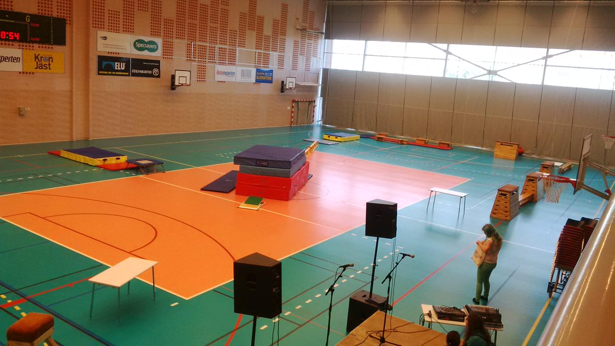 Ellociraptor's tweet photo. The most awesome obstacle course outside of Japan!! Open for another hour @ #multicon2015 http://t.co/1756bTO0mQ