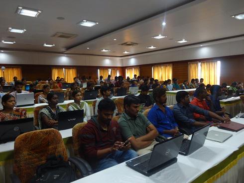 selvakumarGJ's tweet photo. #tizendevlab Post lunch. Going strong... Tizen market place.. app validation... revenue model... http://t.co/af9HJSNt93
