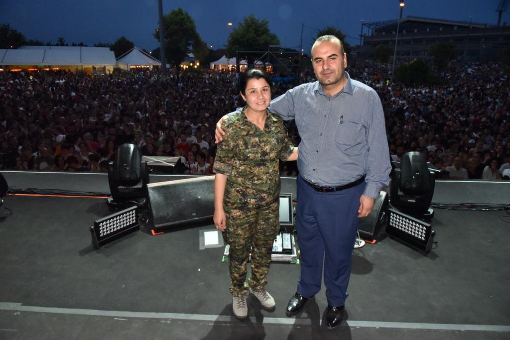 global_project's tweet photo. Presto su http://t.co/3cb418UmDe tutte le foto e i video dello straordinario incontro con la comandante #YPJ #Nessrin http://t.co/OzWRXVlLnF
