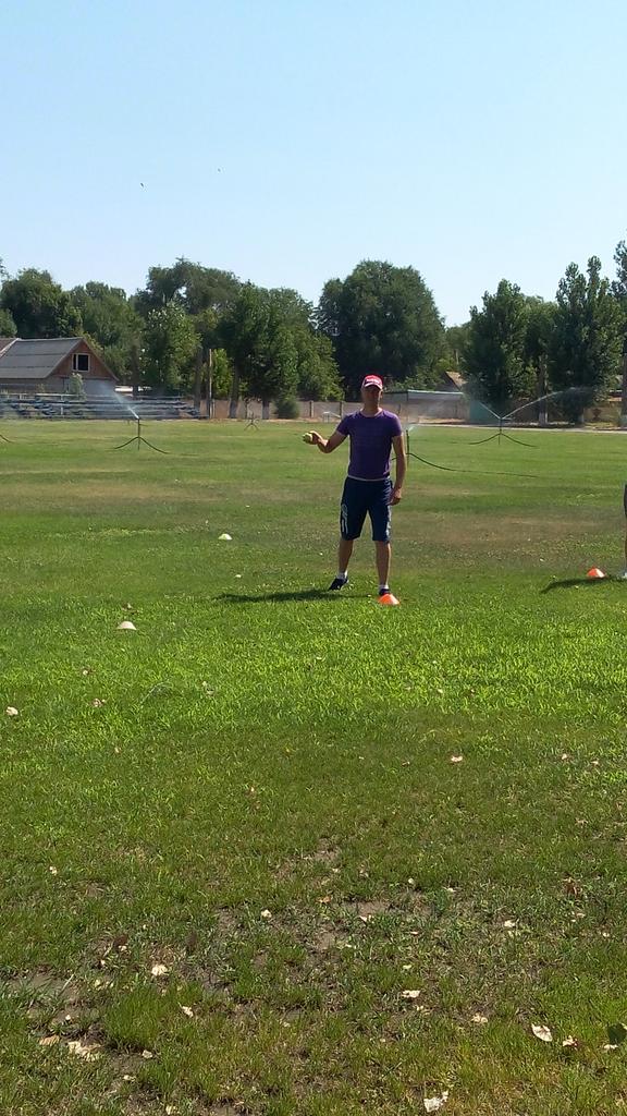 EVGENEII's tweet image. Команда администрации Лиманского района играет в лапту!