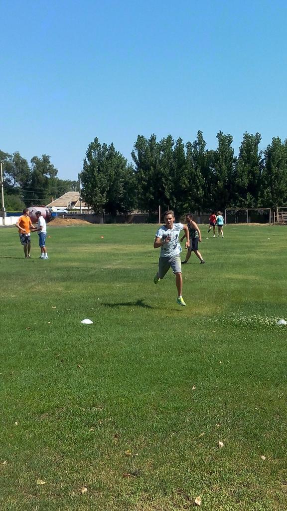 EVGENEII's tweet image. Команда администрации Лиманского района играет в лапту!