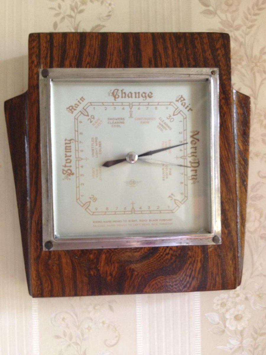 ginghambow's tweet image. Can&apos;t get weather on my iPhone in Sligo - never mind, there&apos;s always this. #technologyfailure #barometersstillrule