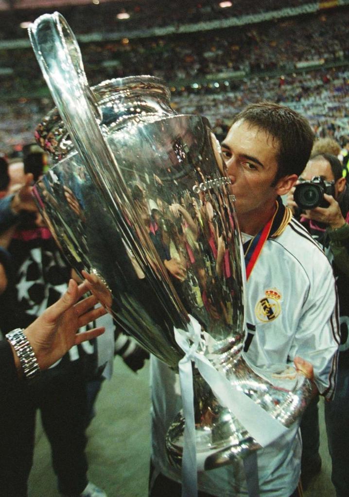 Happy birthday to the legend Raùl Gonzalez Blanco! Always my favorite 