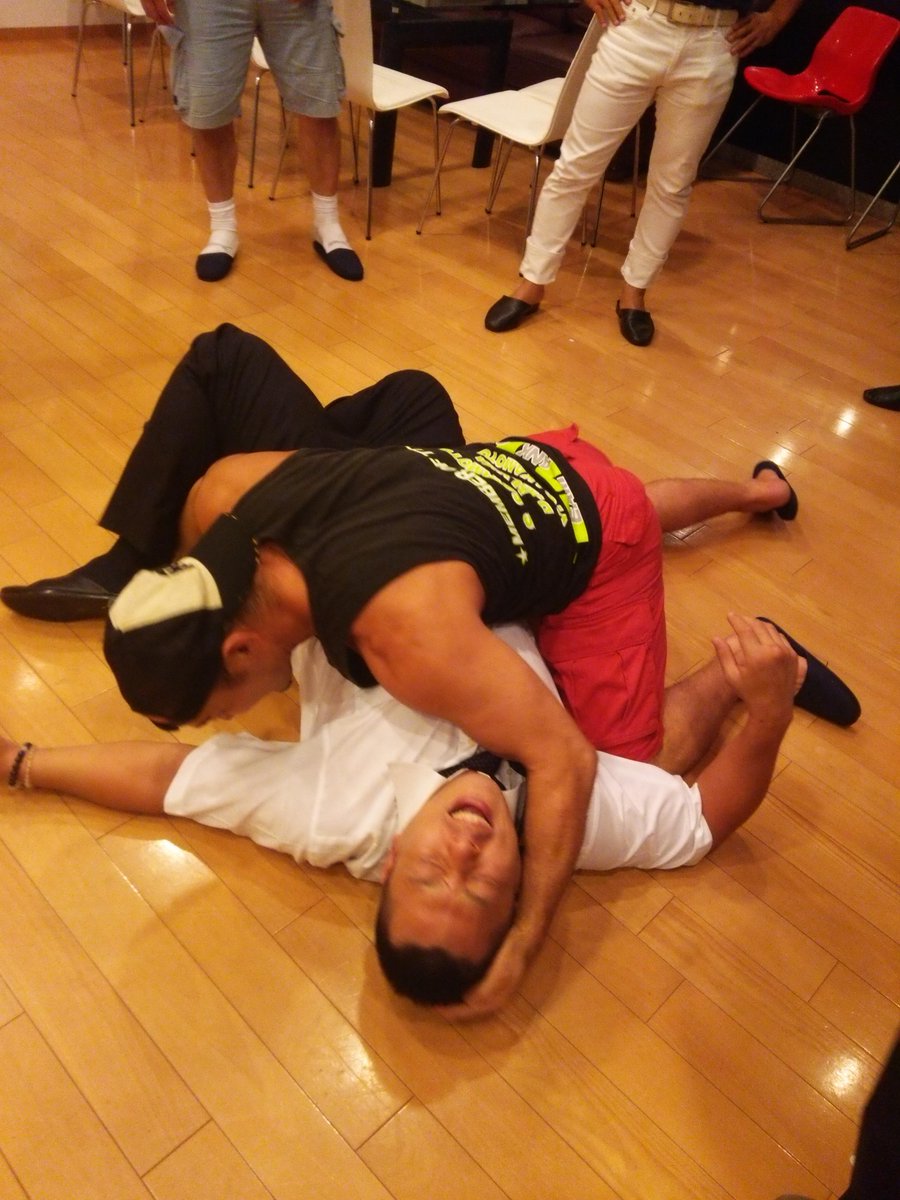 Bodymaker Bodymakerファミリーの祝勝会 コブラ会 三島 ド根性ノ助さん新極真会 阪本晋治さんが じゃれあってます 笑 とても仲良しさんですヽ ノ 総合格闘技 コブラ会 空手 新極真会 Bodymaker Http T Co Pqeupbe5un Bodymaker Bodymakerファミリーの祝勝会 コブラ会 三島 ド根性ノ助さん新極真会 阪本晋治さんが じゃれあってます 笑 とても仲良しさんですヽ ノ 総合格闘技 コブラ会 空手 新極真会 Bodymaker Http T Co Pqeupbe5un
