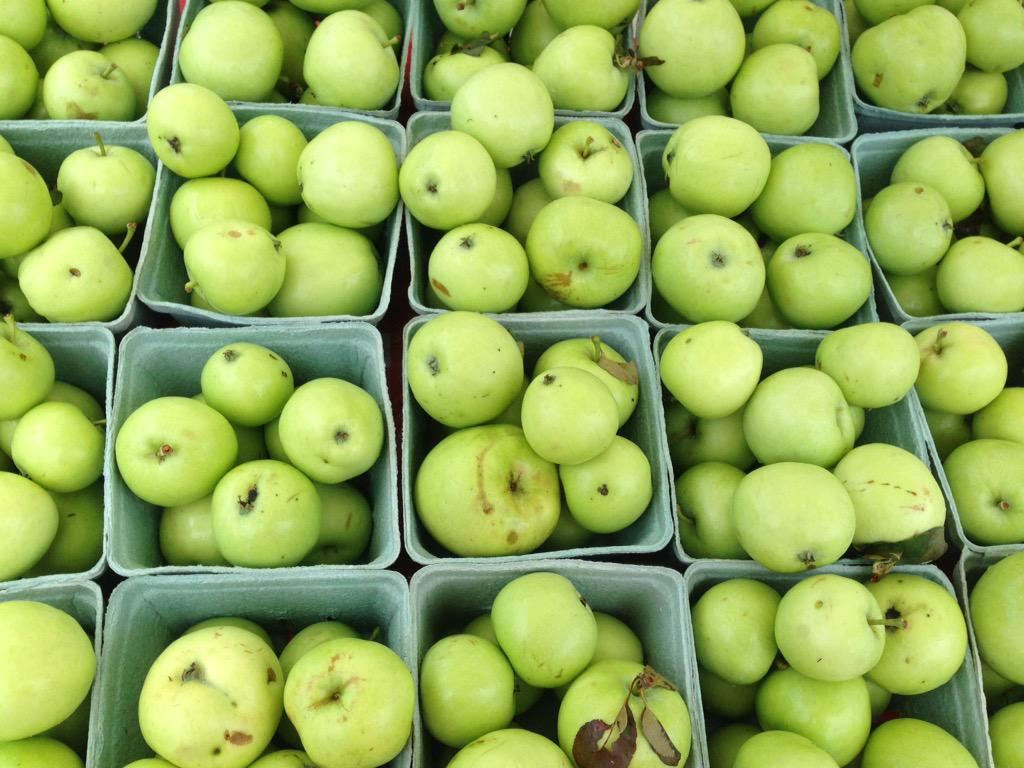 CFMarket's tweet image. First apples of the season at #Clintonville #farmersmarket today! These are great for sauce and pies.