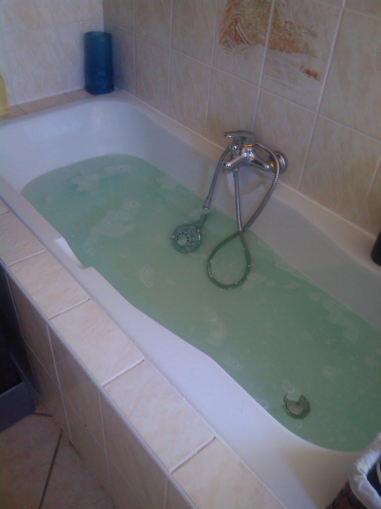 FloSalope's tweet image. Qui veut venir 😏 #EauSavonneuse