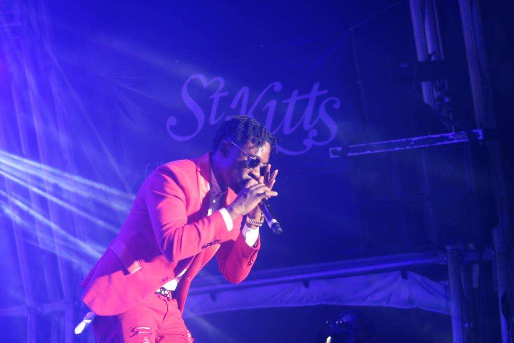 SceneKitts's tweet photo. @Iamchrismartin at the #stkitts #music #festival last night #SKMF #SKMF2015 #SKMF2015 #BigDealBizNiz http://t.co/cpHH4eLePR