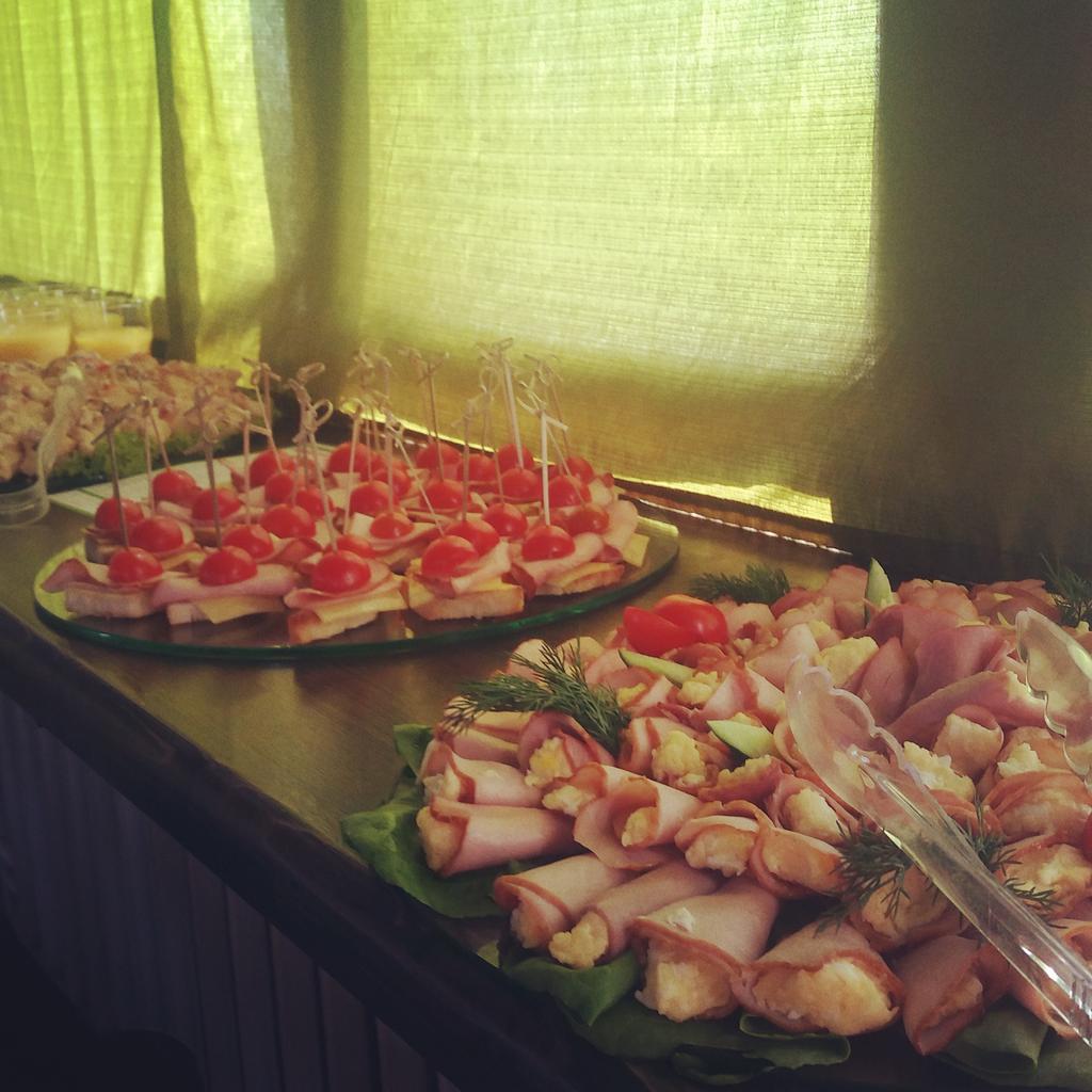 pythonminsk's tweet image. Время вкусняшек на #PythonMeetup. А первый год мы питались только бургерами) #food #pythonminsk #Python #meetup