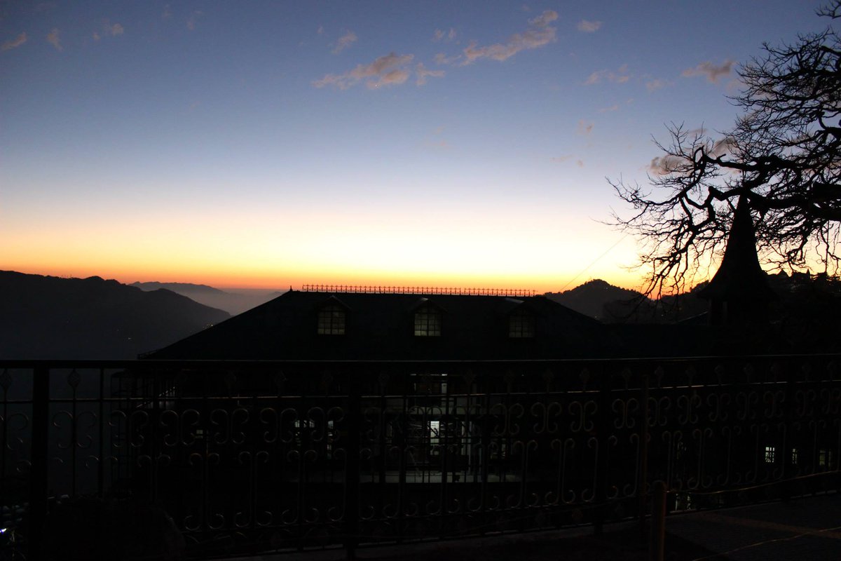 saprasahil's tweet photo. #IncredibleIndia Sunset shots taken in #Shimla http://t.co/USApQdpffd
