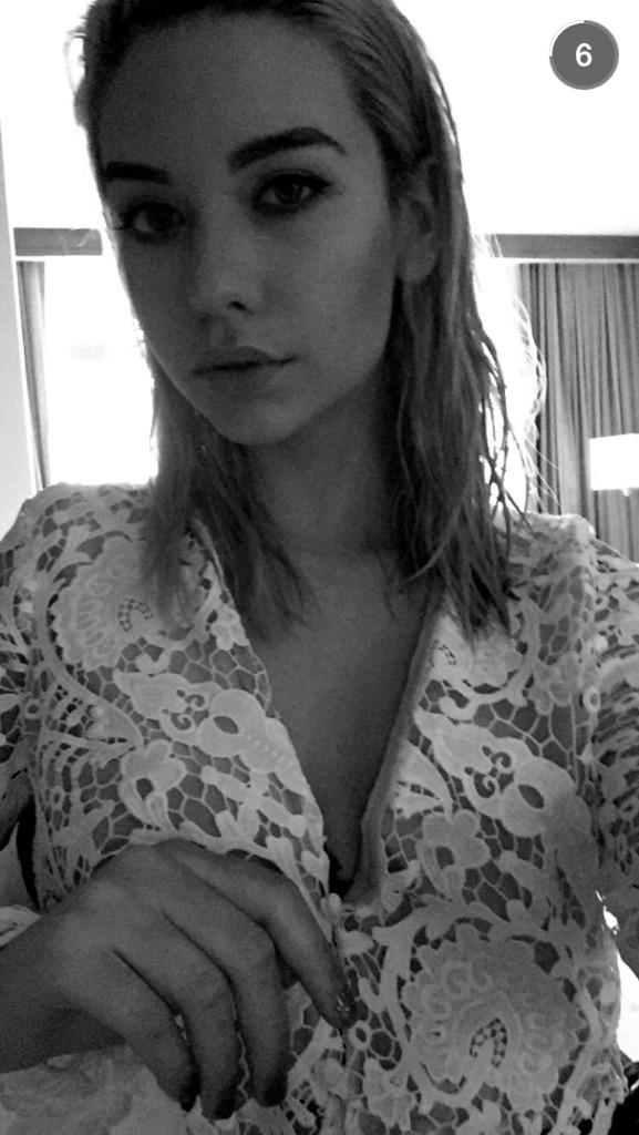 alexfenides's tweet photo. @HXRANBIEBS @zoelmblt elle aussi elle a 15 ans #makeupbymandy24 #amandasteele http://t.co/OUuptTslxw