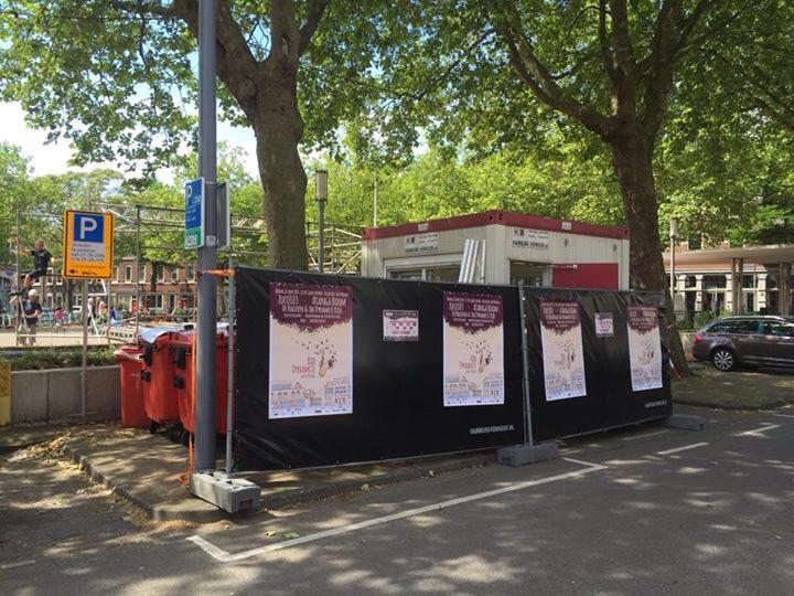 De opbouw op het Deliplein is in volle gang! Hopelijk schijnt de zon morgen ook. Zien we jullie morgen? #jazz #kdjf