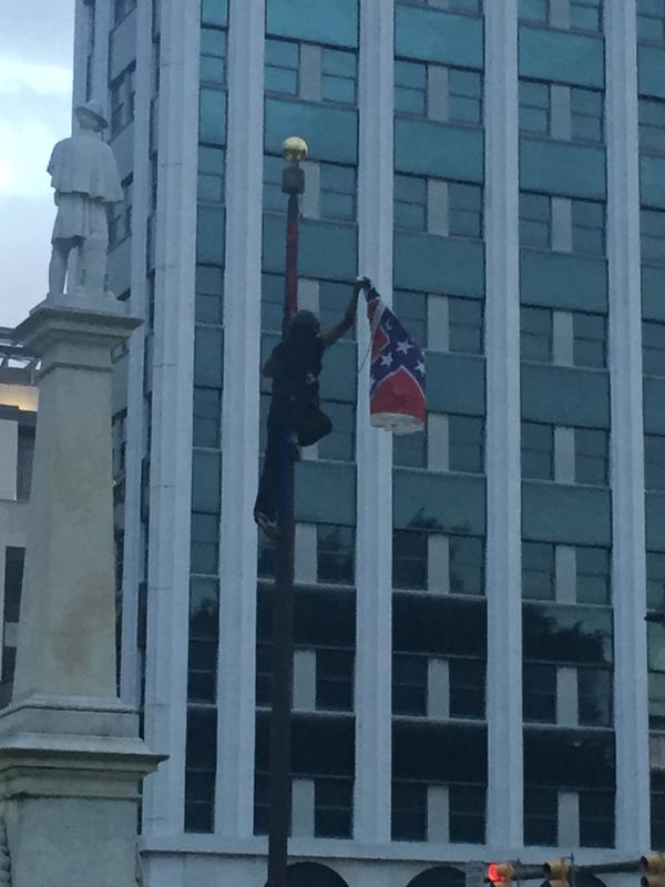 sparrowmedia's tweet image. BREAKING: The confederate flag no longer flies over South Carolina.  #KeepItDown #BlackLivesMatter