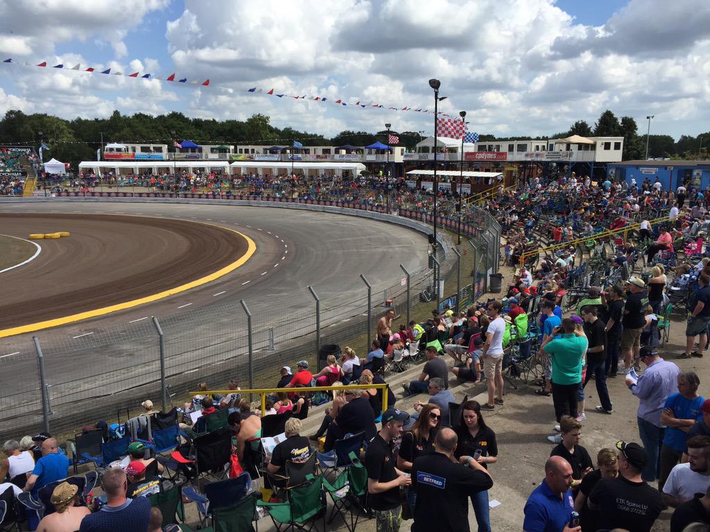 Stock Car Racing is magic! Ten minutes to the start time #spedeweekend 2015