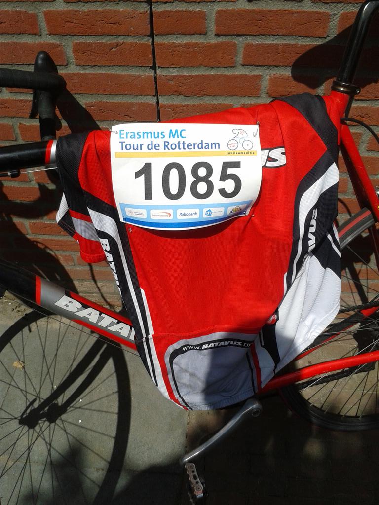 olijfboer's tweet photo. Voor het goede doel en het afzien samen met @Grrko @RemKoHo @sevdmade 110k #tourderotterdam #erasmusmc http://t.co/EuljkR6N9A