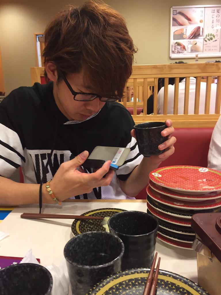 tkg614's tweet photo. わさび入りのお茶を気付かず飲む稲村 http://t.co/eINxPXCJLO
