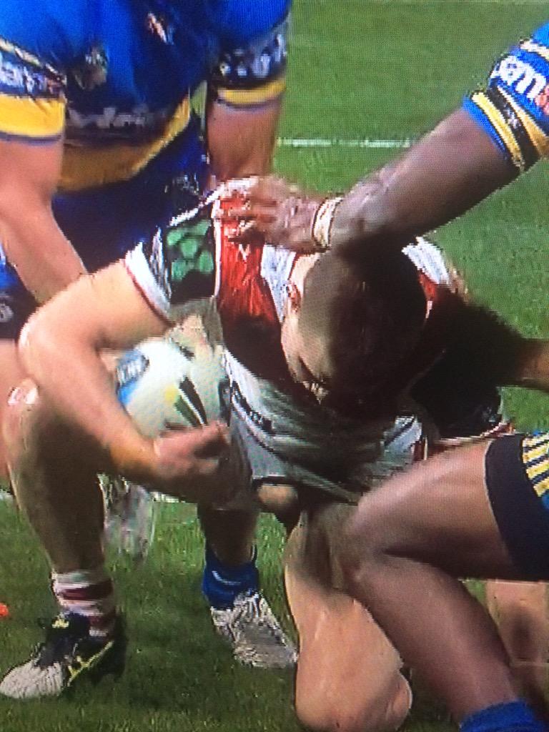 TheJoshParris's tweet photo. @nrl @NRLFootyShow @3Euan had to be a penalty to the eels for 3 balls on the field @AndrewVossy @Channel9 @FOXSports1 http://t.co/yqGl2CGyZC