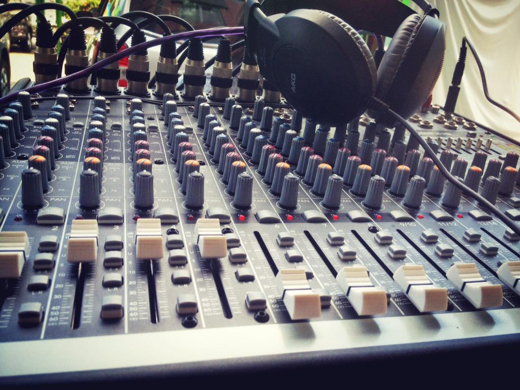 Mackie ProFX mixing console,the ultimate audio production by G.A.P (Groove Audio Production)