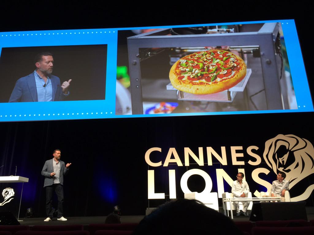 RonYoungUSA's tweet image. Millenials have naive intelligence, can imagine 1st 3D printer that makes food.#eYeka #JoelCere #CannesLions #Shocase