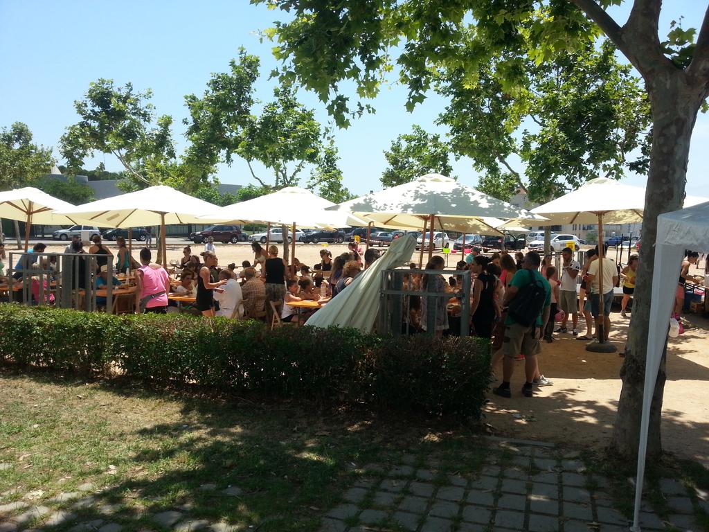 twirlingsfg's tweet photo. Dinar de pares i nenes del @twirlingsfg a #guixols http://t.co/o4Pi8XLsga