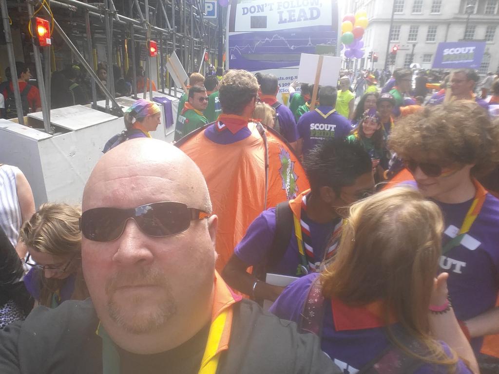 cc_pob_gls's tweet photo. At the start #scoutpride http://t.co/pmbzkE7SyL