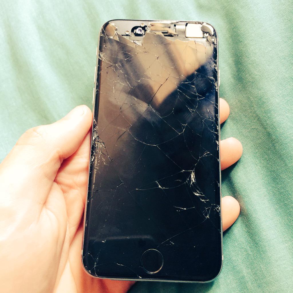 OMGitsAliA's tweet image. It's finally starting to break... However I haven't given up hope yet. Ali-A's iPhone WILL pull through! 🙌