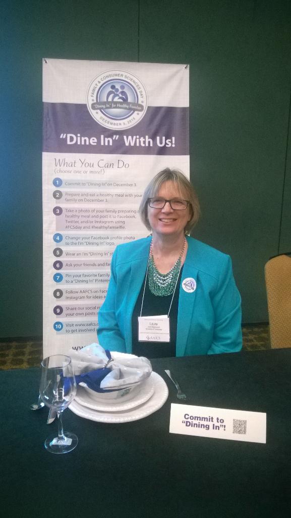 LauraFCS's tweet photo. Mark your calendar now for FCS day Dec 3, 2016 #imdiningin http://t.co/pAer4LuZdf